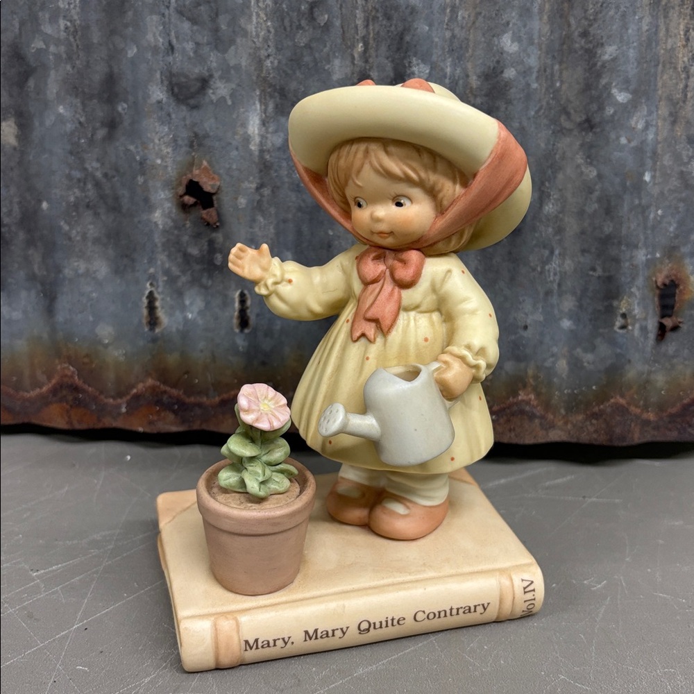 Enesco, Once upon a fairy tale series, Mary Mary quite contrary figurine